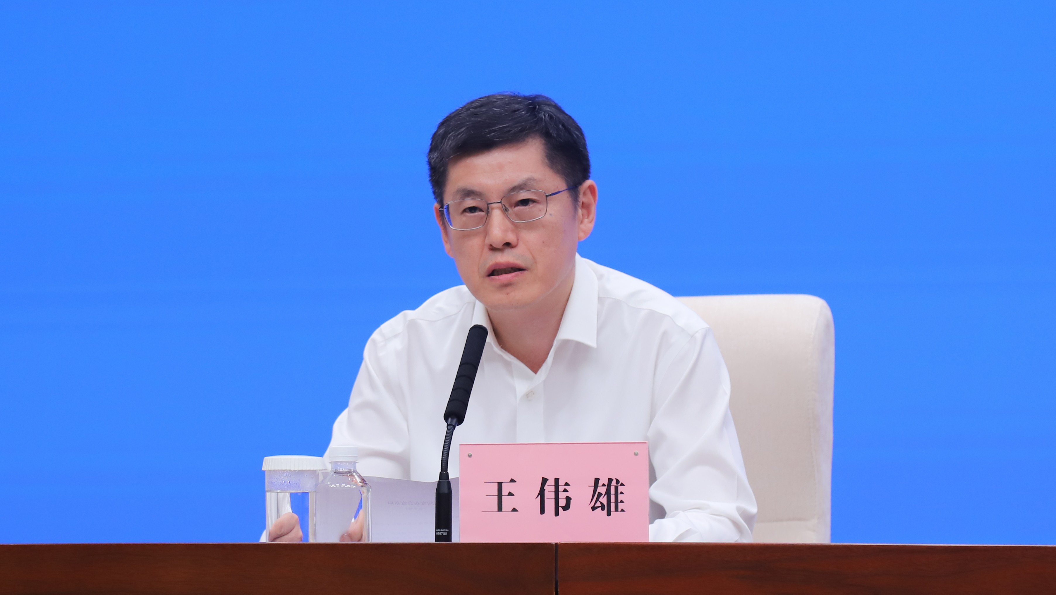 091国产
党组成员、副厅长王伟雄.jpg